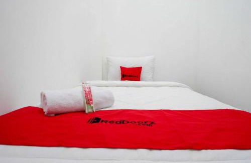 Semarang Hotel | RedDoorz near GOR Jatidiri Semarang