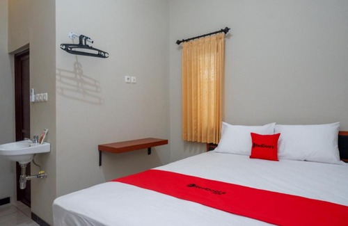 Banyumas Hotel | RedDoorz near Kampus UMP Purwokerto 2