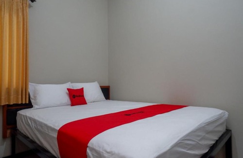 Banyumas Hotel | RedDoorz near Kampus UMP Purwokerto 2