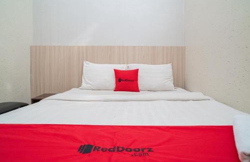 Surakarta Hotel | RedDoorz near Matahari Singosaren Solo
