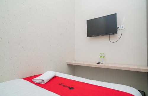 Surakarta Hotel | RedDoorz near Matahari Singosaren Solo