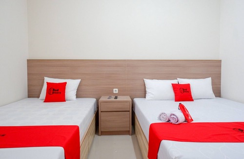 Tegal Hotel | RedDoorz near Pacific Mall Tegal 2