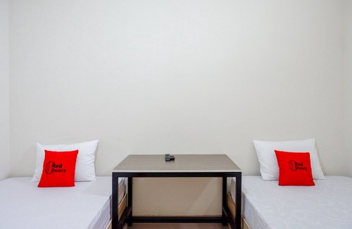 Tegal Hotel | RedDoorz near Pacific Mall Tegal 2