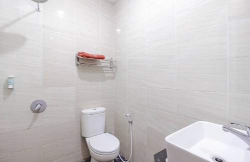 North Cirebon Hotel | RedDoorz Near Pasar Pagi Cirebon