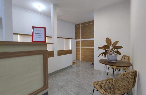 Purwokerto Hotel | RedDoorz near Rita Super Mall Purwokerto