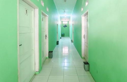 Karangtengah Hotel | RedDoorz near RS Dr Hafiz Cianjur