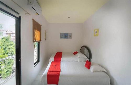 Depok Hotel | RedDoorz near RS Mitra Keluarga Depok