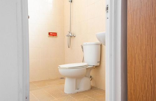 South Tangerang House | RedDoorz near Siloam Karawaci 3