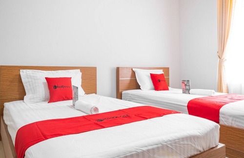 South Tangerang House | RedDoorz near Siloam Karawaci 3