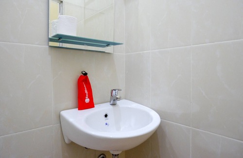 Karanganyar Hotel | RedDoorz near Stadion 45 Karanganyar