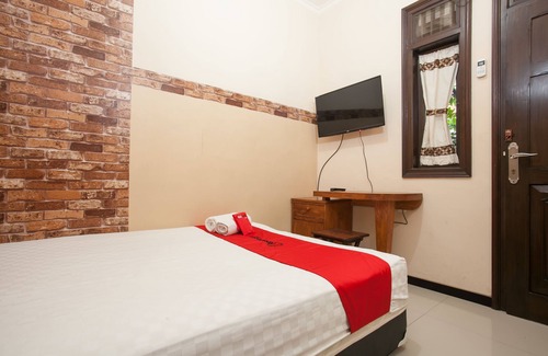 Malang House | RedDoorz near Stasiun Kota Baru Malang