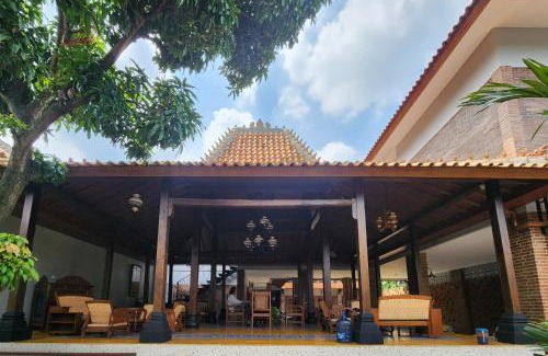 Hargomulyo Hotel | RedDoorz near Stasiun Sragen