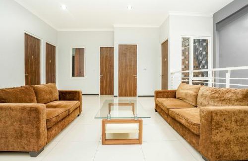 Surabaya House | RedDoorz near Surabaya Zoo