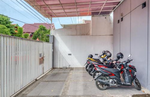 Surabaya House | RedDoorz near Surabaya Zoo