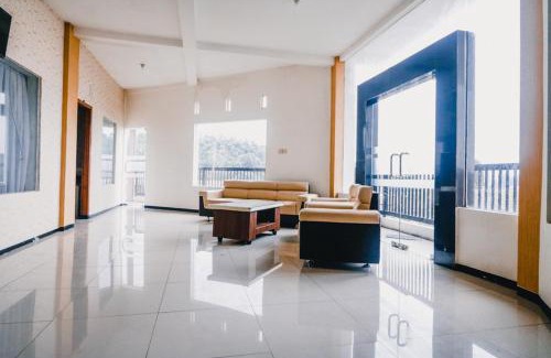 Batu Hotel | RedDoorz near Taman Rekreasi Selecta