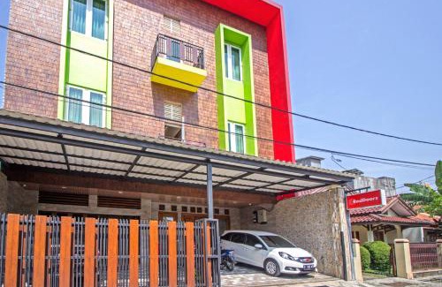 Bandung House | RedDoorz near Trans Studio Mall 2