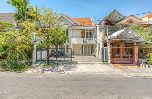 Surabaya House | RedDoorz near UNTAG Surabaya