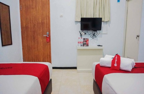 Malang Hotel | RedDoorz near Velodrome Malang 2