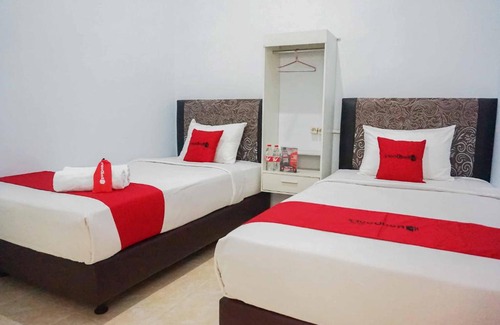 Malang Hotel | RedDoorz near Velodrome Malang 2