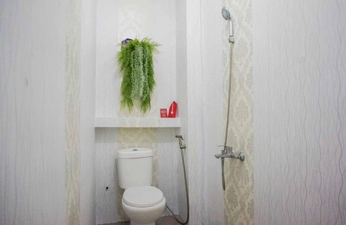 Malang Hotel | RedDoorz near Velodrome Malang 2
