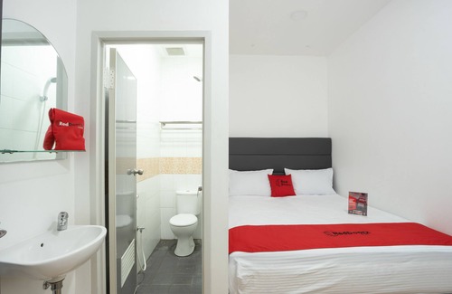 Sunter Hotel | RedDoorz Plus @ Danau Sunter Utara