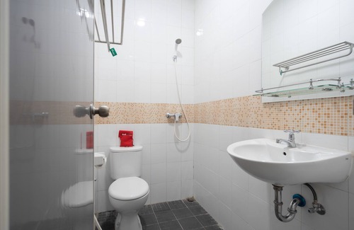 Sunter Hotel | RedDoorz Plus @ Danau Sunter Utara
