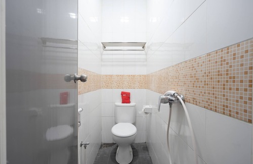 Sunter Hotel | RedDoorz Plus @ Danau Sunter Utara