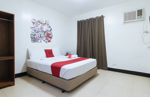 Bago Bantay Hotel | RedDoorz Plus @ EDSA Congressional