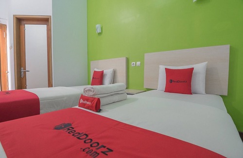 Cigugur House | RedDoorz Plus near Alun Alun Kuningan