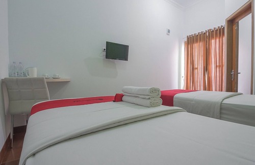 Cigugur House | RedDoorz Plus near Alun Alun Kuningan