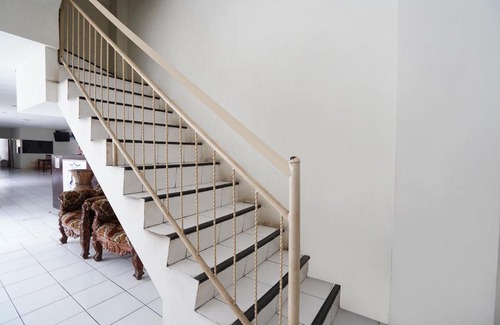 Surabaya Hotel | RedDoorz Plus near Galaxy Mall