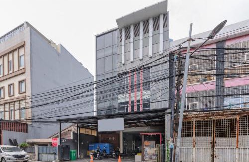 Kebon Kacang House | RedDoorz Plus near Grand Indonesia Jakarta