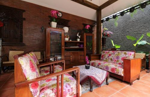 Pogung Lor House | RedDoorz Plus near Jogja Kembali Monument