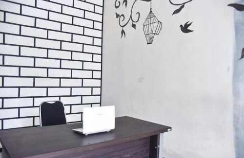 Klojen House | RedDoorz Plus near Malang Town Square