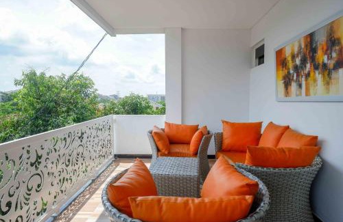 Semarang Hotel | RedDoorz Plus near Patung Kuda Undip