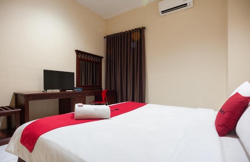 Melawai Hotel | RedDoorz Plus near Plaza Blok M