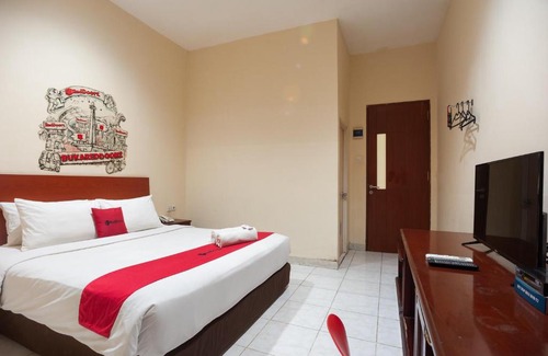 Melawai Hotel | RedDoorz Plus near Plaza Blok M