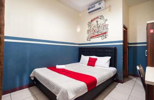 Depok House | RedDoorz Plus near Universitas Indonesia