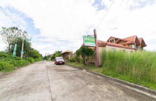 Tarlac Hotel | RedDoorz Plus @ Starhomes Olivianville
