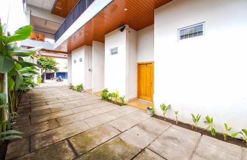 Nganjuk Hotel | RedDoorz Plus Syariah at Umyas Hotel near Terminal Anjuk Ladang Nganjuk