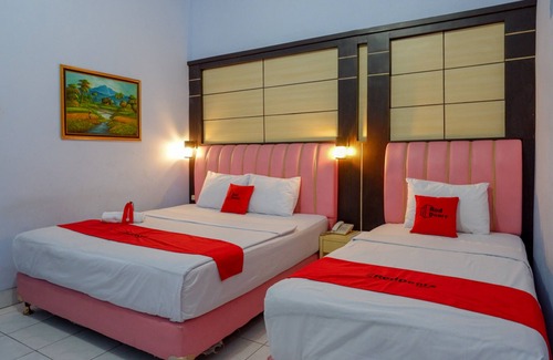 Pekalongan Hotel | RedDoorz Plus Syariah near Stasiun Pekalongan 2
