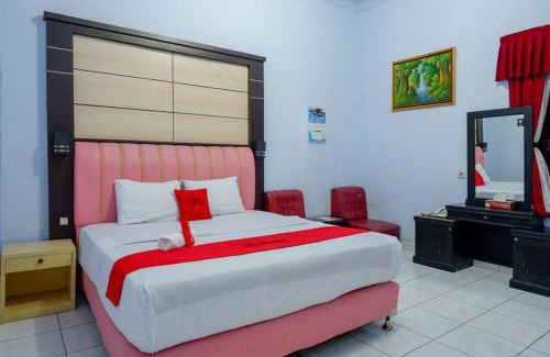 Pekalongan Hotel | RedDoorz Plus Syariah near Stasiun Pekalongan 2