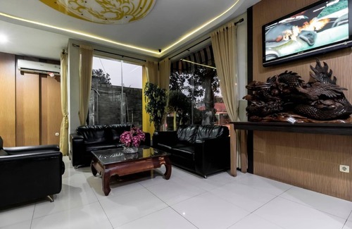 West Cirebon Hotel | RedDoorz Plus @ Tuparev Cirebon