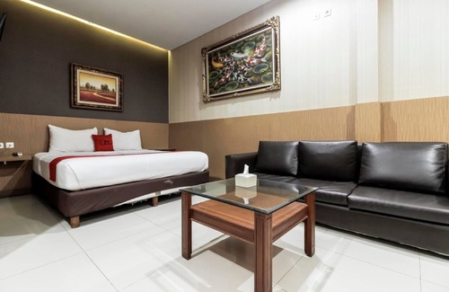 West Cirebon Hotel | RedDoorz Plus @ Tuparev Cirebon