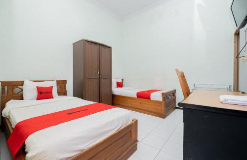 Tuban Sub-District Hotel | RedDoorz Syariah at Jalan Sunan Giri Tuban