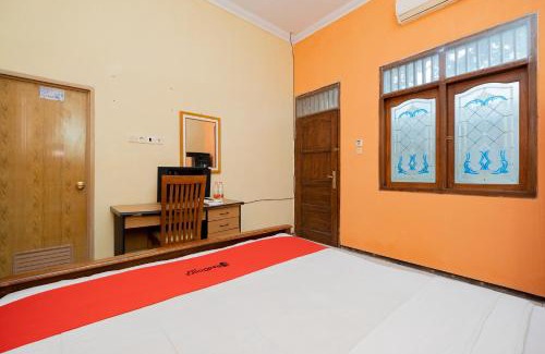 Tuban Sub-District Hotel | RedDoorz Syariah at Jalan Sunan Giri Tuban