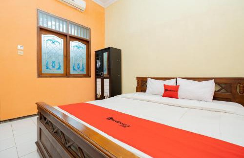 Tuban Sub-District Hotel | RedDoorz Syariah at Jalan Sunan Giri Tuban