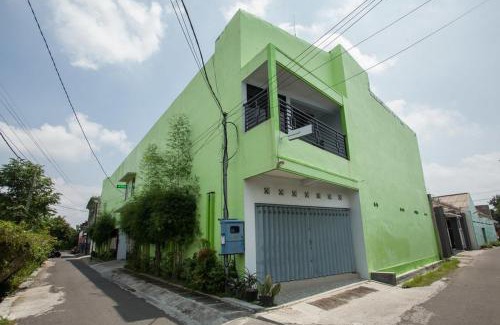 Madiun House | RedDoorz Syariah at Kartohardjo Madiun