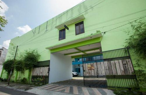 Madiun House | RedDoorz Syariah at Kartohardjo Madiun