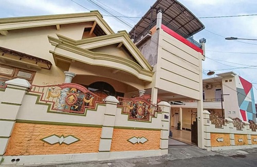 Ponorogo Hotel | RedDoorz Syariah @ Aura Homestay